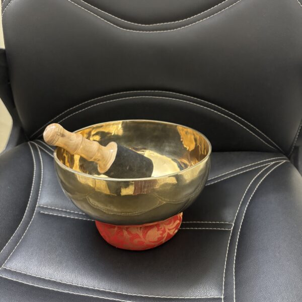 The-Yogis-handmade-Sinnging-Bowl-8inch-brass-