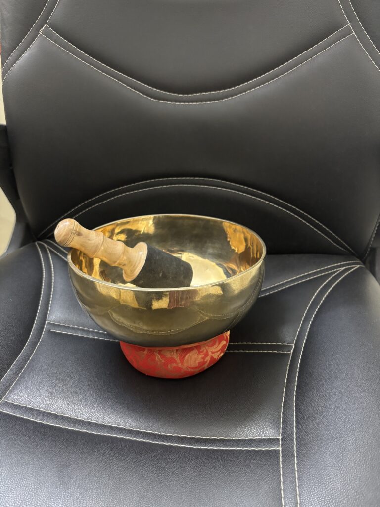 The-Yogis-handmade-Sinnging-Bowl-8inch-brass-